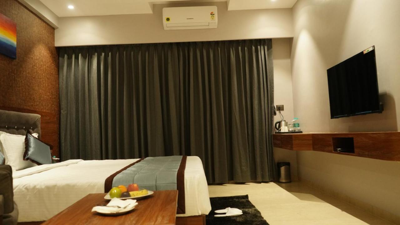 Alaukik Hotel Shirdi Exteriör bild
