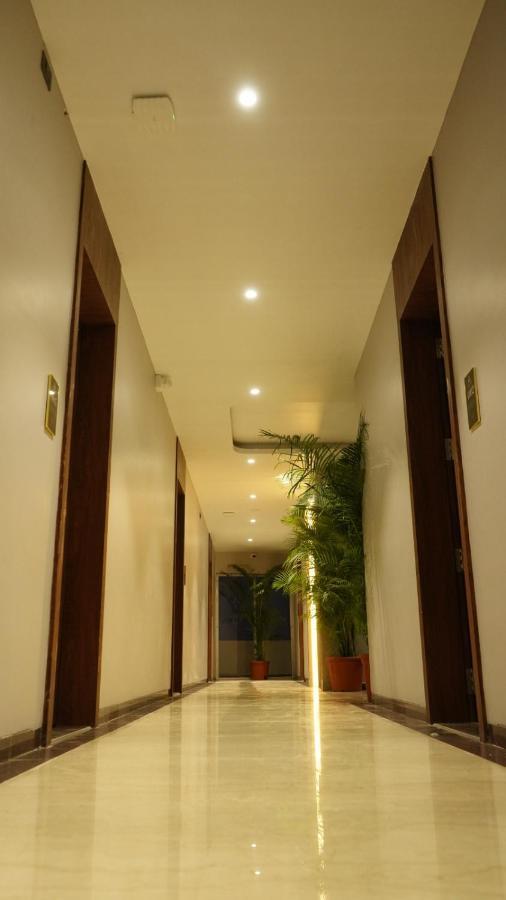 Alaukik Hotel Shirdi Exteriör bild