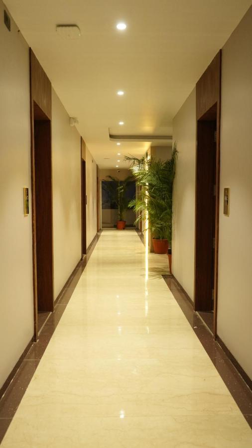 Alaukik Hotel Shirdi Exteriör bild