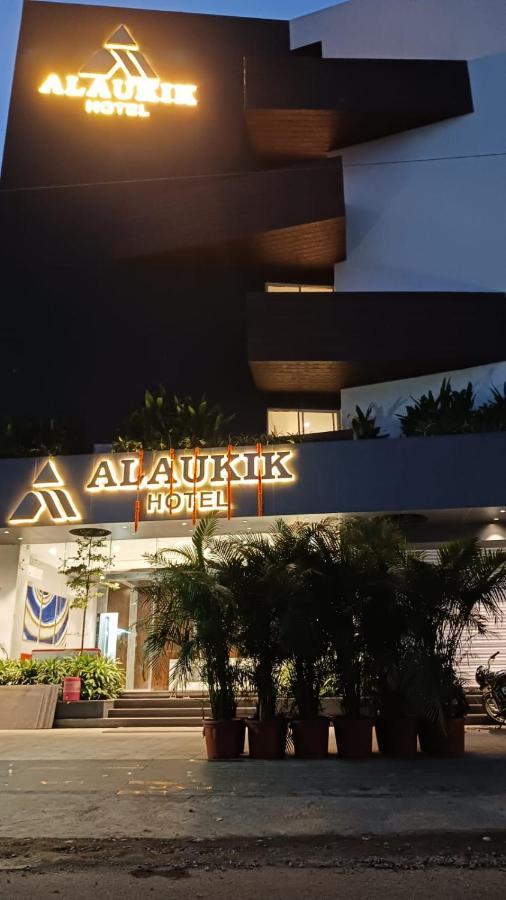 Alaukik Hotel Shirdi Exteriör bild