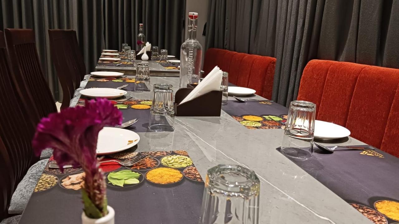 Alaukik Hotel Shirdi Exteriör bild