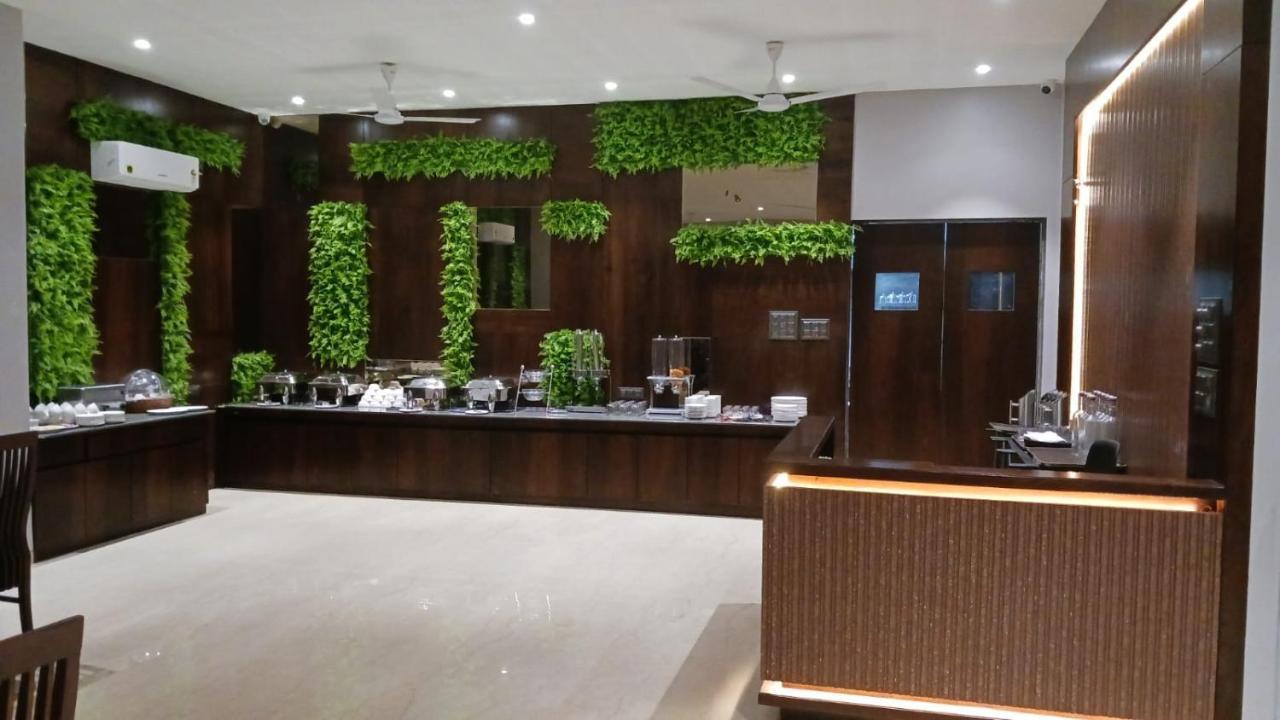 Alaukik Hotel Shirdi Exteriör bild