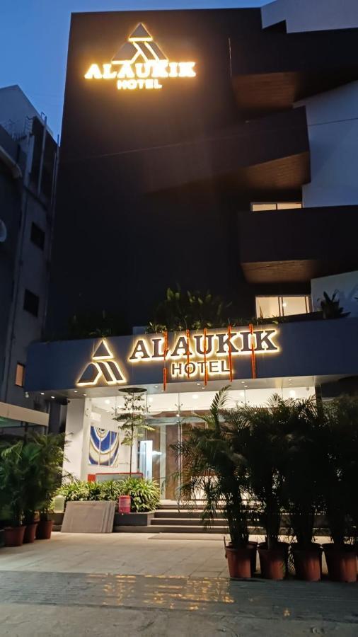 Alaukik Hotel Shirdi Exteriör bild