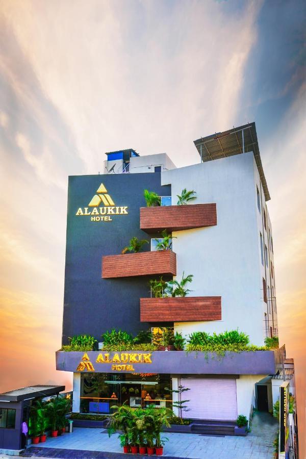 Alaukik Hotel Shirdi Exteriör bild